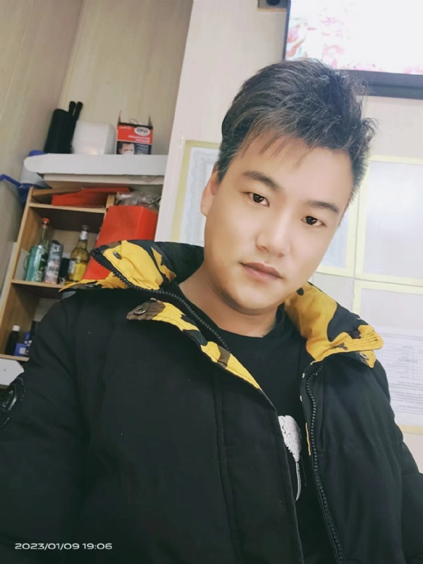 孤酒枕愁眼眠的第一张照片--徐州中老年相亲网
